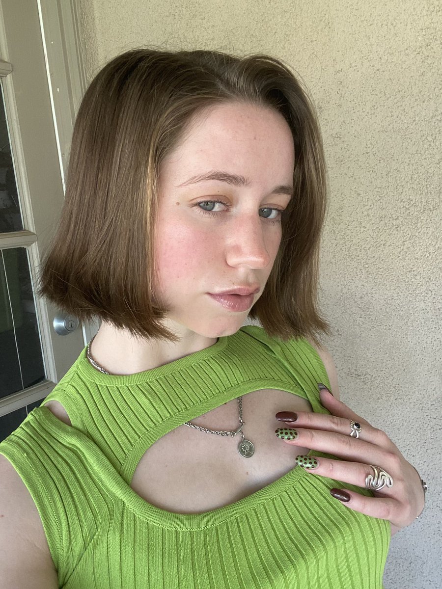 her lips are like the galaxy’s edge