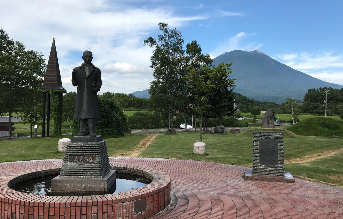 HokkaidoVR's tweet photo. 有島武郎と羊蹄山（蝦夷富士）　
RP63+5J ニセコ町　札幌から1 時間 44 分 (97.1 km) 
#有島武郎 #羊蹄山 #蝦夷富士 #ニセコ 
#北海道VR #絶景スポット #絶景VR  
#あなたの瞳に残る北海道絶景ポイント #あなたの思い出に残る旅 #北海道旅行 #絶景スポット #北海道VR #死ぬまでに一度は行きたい絶景 https://t.co/tRkgquCaxi