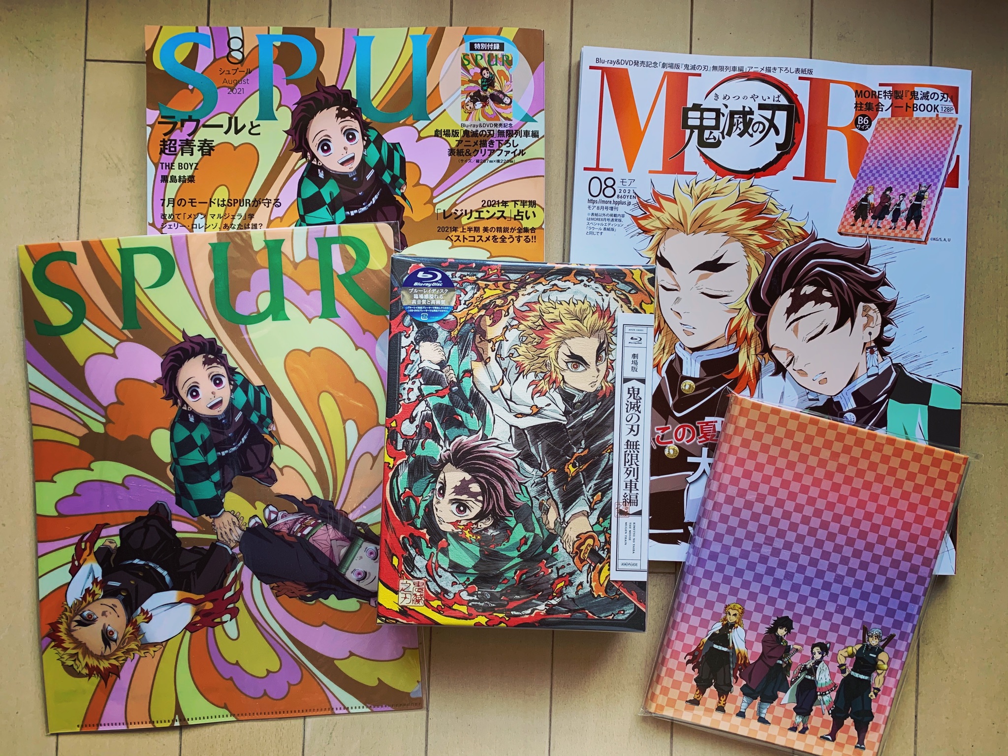 Tama 6月に買ってたやーつ 鬼滅の刃の付録の雑誌2冊と 無限列車編のblu Ray 結局初回限定版を買ってしまったw 鬼滅ものはやっぱ買っちゃうな 煉獄さーん