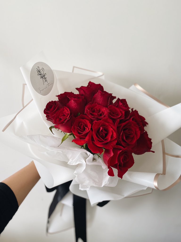 scissorsnthorns's tweet image. Classic 🌹