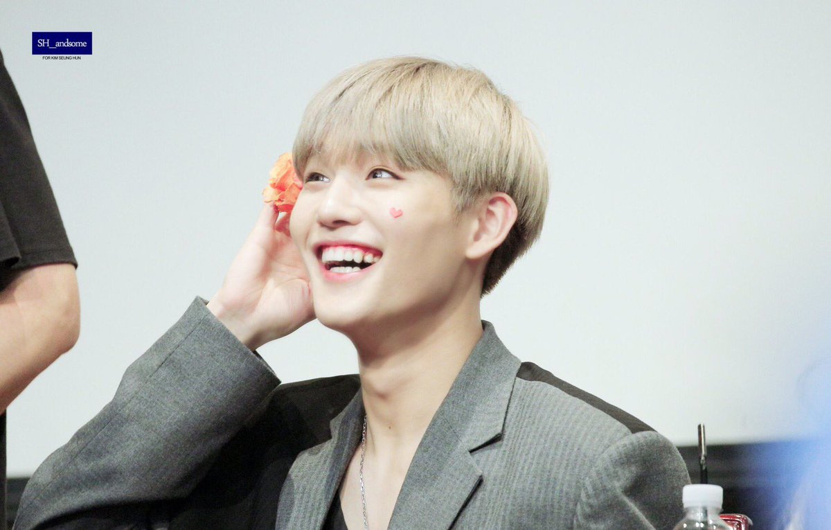 예쁜웃음담당김승훈입니다 tweet media
