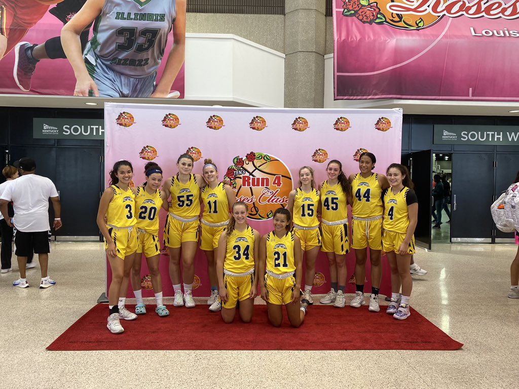 Finished the week in Lousville 4-1 and had a great time! Thank you <a href="/TFNsRun4Roses/">TFN's Run 4 Roses</a> for the opportunity to play in and watch such amazing and challenging games. Looking forward to this weekend in Chicago! <a href="/shapingchampion/">Ayo Hart</a> <a href="/LightningAAU/">Lightning Basketball</a>
