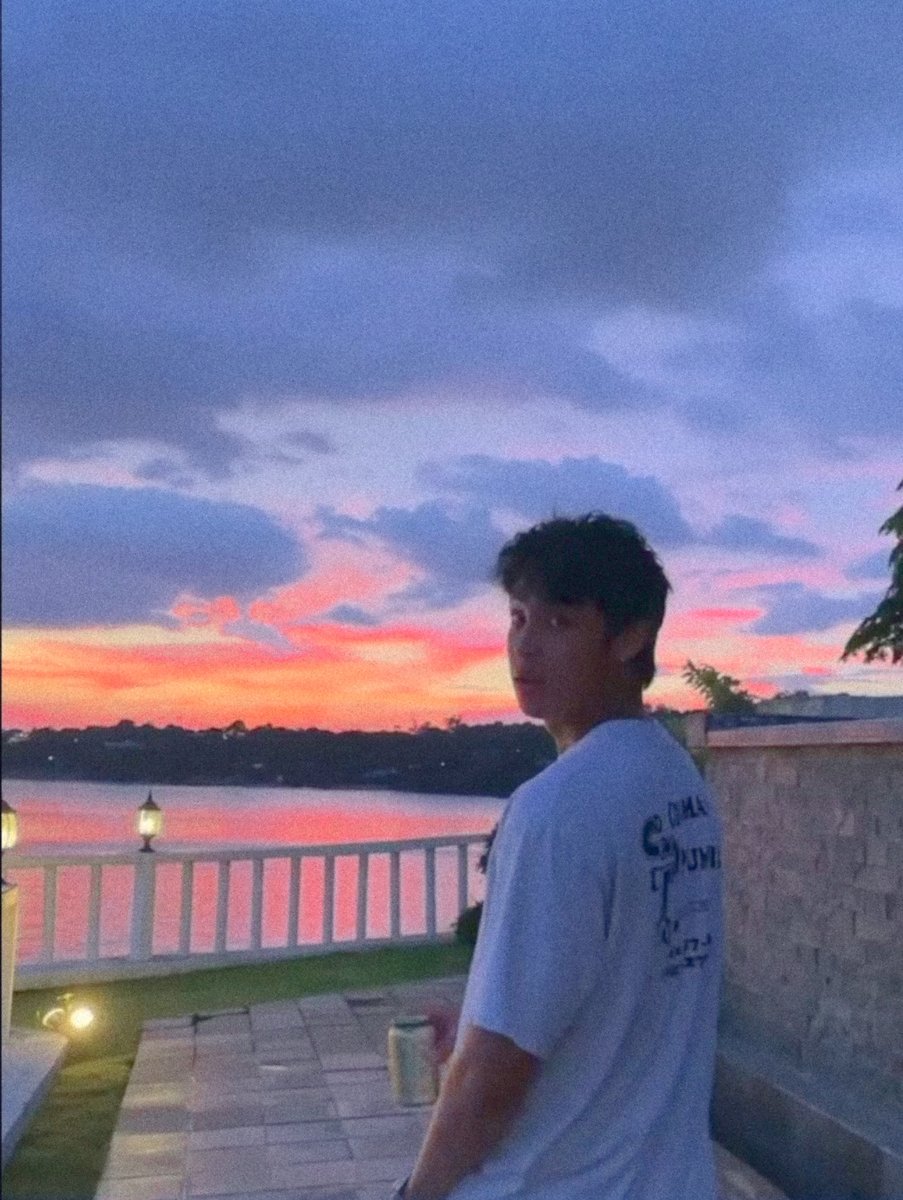DONATORSPH's tweet photo. I wanna spend the rest of sunsets with you. 🥺🤍 https://t.co/Fwc46i8Ew7
