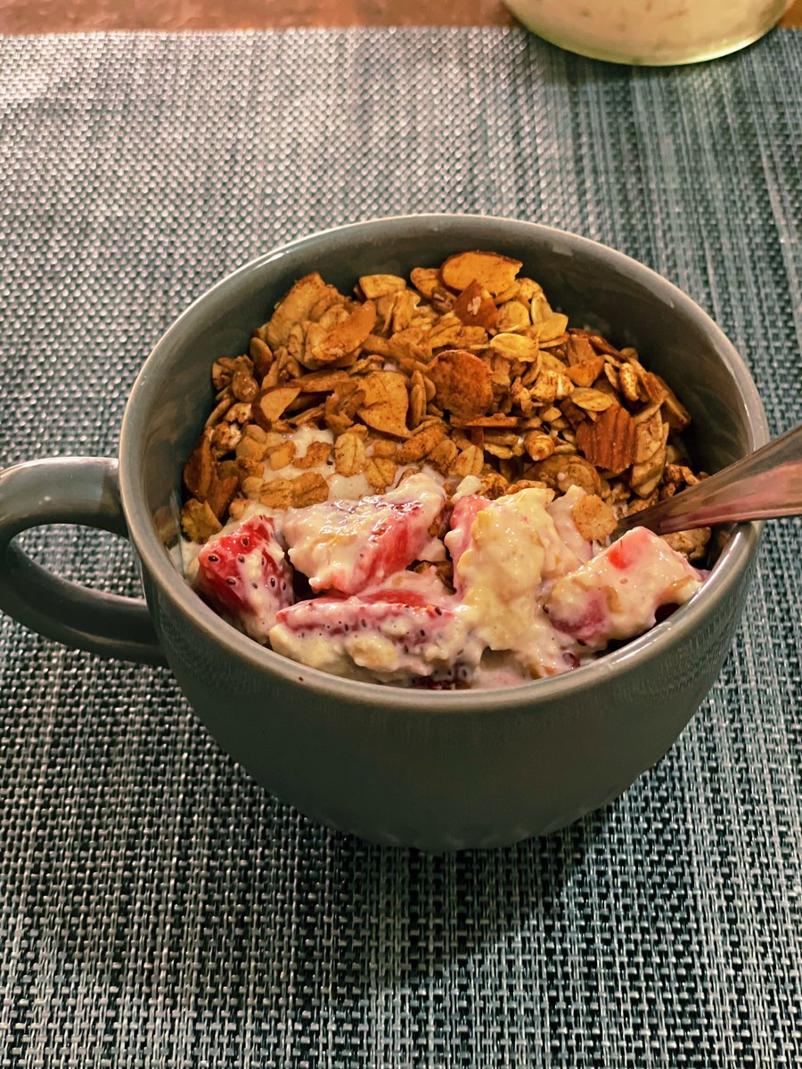 Overnight strawberry gulkand oats. Yum!

#kitchenexperiments