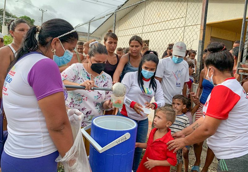 FranciscoGpsuv's tweet photo. #PorAmorAMiPueblo Está tarde regresamos a Valle Encantado en Los Cocos, dónde llevamos a través de la #FSSM el vaso nutricional, merienda y atención social. Siempre atendiendo al pueblo, superando juntos las dificultades. @NicolasMaduro @PartidoPSUV @dcabellor https://t.co/SJEZNdgR3g