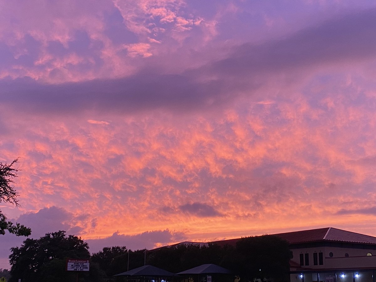 catthew0's tweet photo. Look at the sky 🌌 https://t.co/VWnu5pdOA9