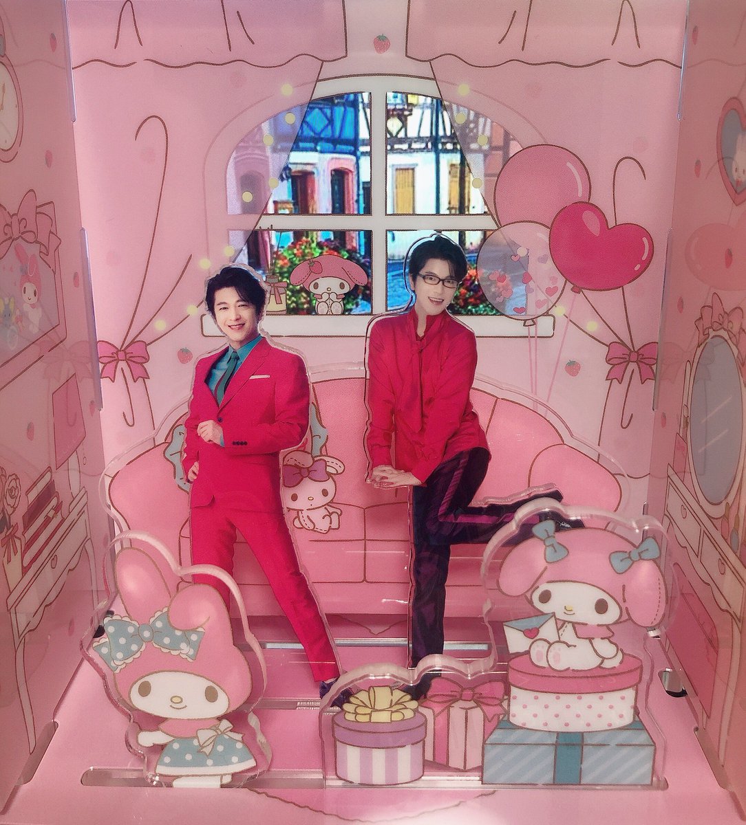 及川光博さんのアクリルスタンド サンリオのお部屋に置いてみたら親和性がすごかった 違和感が仕事放棄してる さすがミッチー Togetter