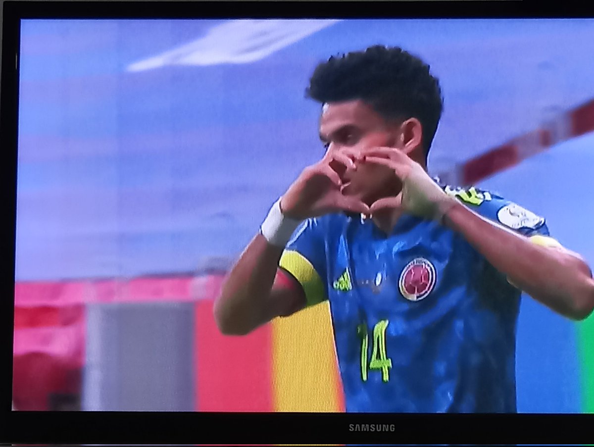 Cuando le pones el corazón  a lo que haces se nota. 🧡💙❤ Felicidades 👏 Luis Diaz excelente 👌desempeño  en esta copa América. Eres un gran ejemplo a seguir, nos demuestras que no hay nada imposible si el principal ingrediente es el amor 💘
