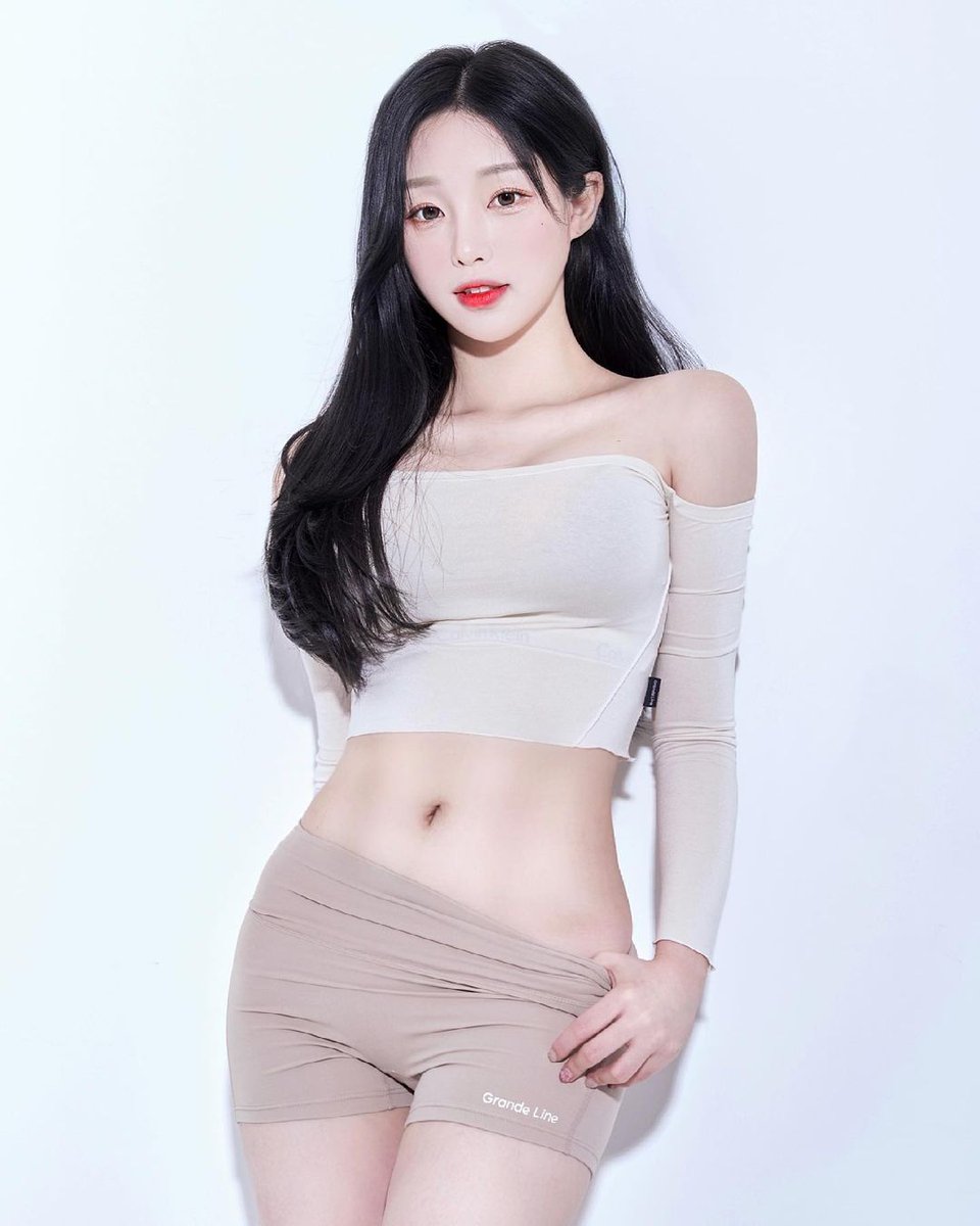 smvthie's tweet photo. My First Body Profile pict 🌼 https://t.co/whGRutSON7