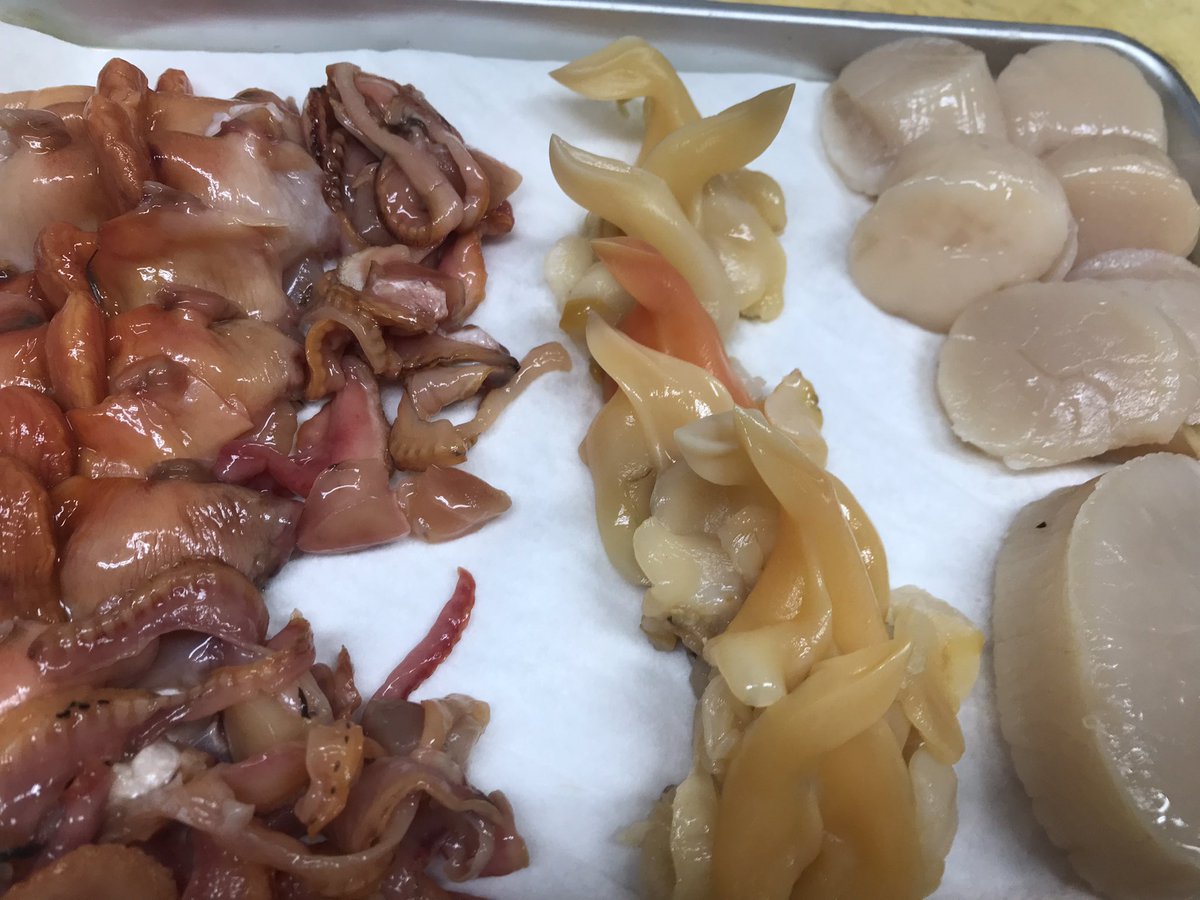 小田急相模原 竹寿司 V Twitter 週末ですね 本日のおすすめです 久しぶりのひらめ 北海道産 臭みの無い国産サーモン 貝類 アジ 勘八 だるまいか 江戸前穴子 牡蠣 蛤 ツブ貝 かつお 雲丹などなど どうぞ宜しくお願いします 江戸前穴子 雪解け牡蠣