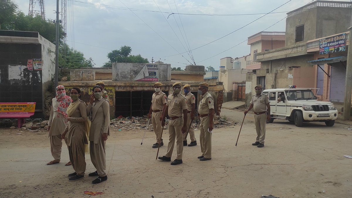 Gopal69310058's tweet photo. Despite of performing day n night 24*7 duties.whether it  is Election duties, COVID pandemic, Law n order Duties.Its a humble request to the Govt. Of Rajasthan to increase our Grade pay @ashokgehlot51 @RajCMO @DainikBhaskar @narendramodi @zeerajasthan_ 
#RP3600GP_DPC https://t.co/aHq46YXjky