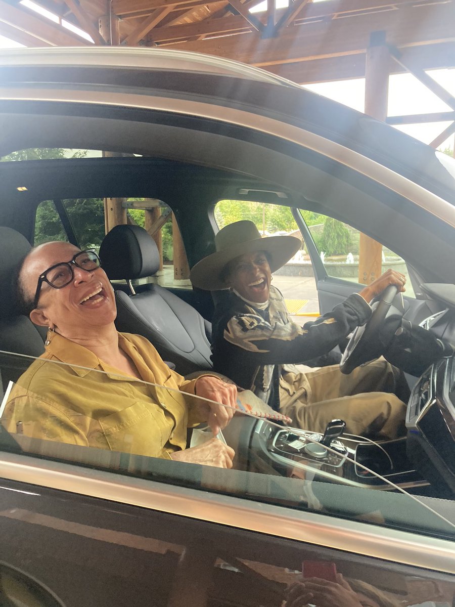 lindiwesuttle's tweet image. Driving THE @s_epatha to set today &amp;gt;&amp;gt; @DNHAShort #femalefilmmaker #blackscreenwriter