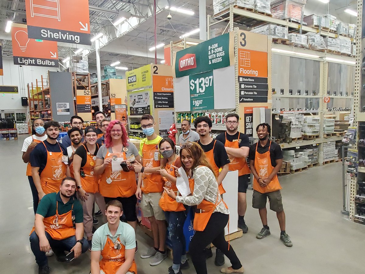 What a great  closing huddle we had tonight...recognition goes to....none other than all star Tiffany!!!!! Thank you for living our values and always having a positive attitude! <a href="/HeldieRodriguez/">Heldie R</a> <a href="/SeanBacon16/">Sean Bacon</a>