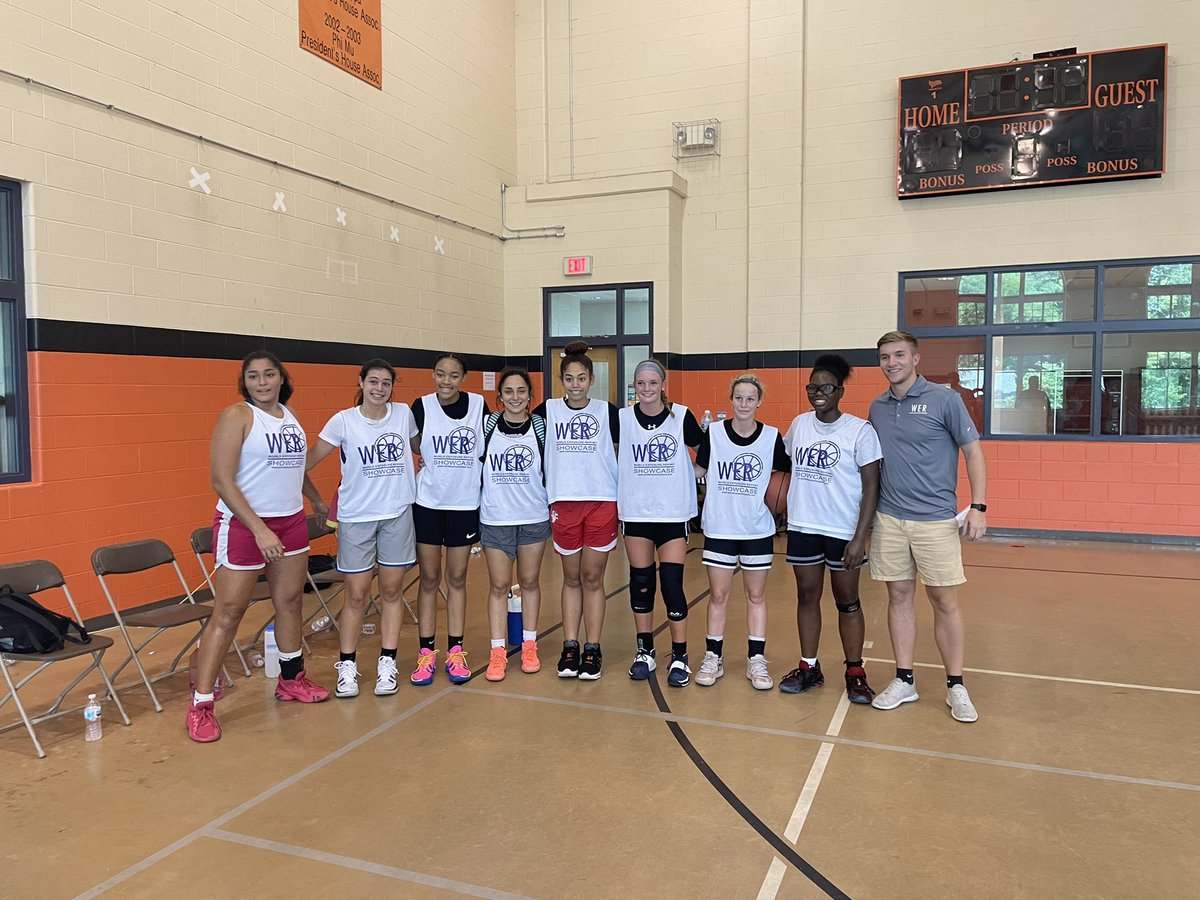 KenyaRamsey11's tweet photo. Had good time at the showcase #2024 #gotbuckets Thank you coaches for the exposure and opportunity! https://t.co/LxWCVRY4WP