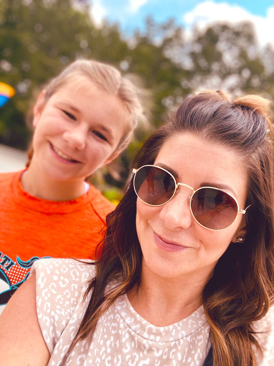 SMarieOrton's tweet photo. @SixFlagsSTL with my favorite person. 💕 https://t.co/yzuXoDorhc