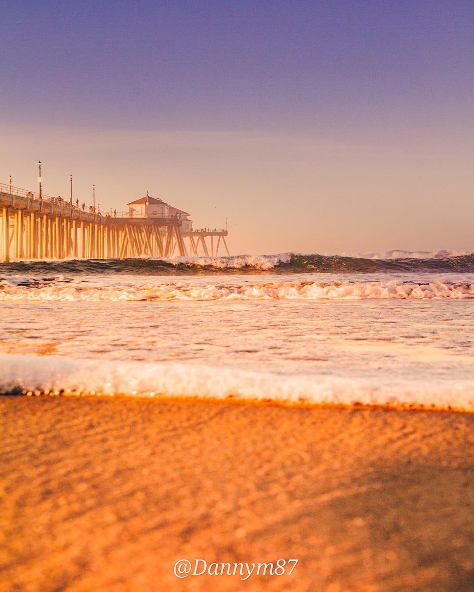 Sunrise at Huntington Beach... @canonusa #photo #photography #pic #picture #traveldreamseekers #sky #gradient #beautifuldestinations #beachsunrise #likeforlike #hungtingtonbeach #sunriseglow #welovebeautifulshots #sunrise #landscapephotograpy #instagood #sunrise #landscape