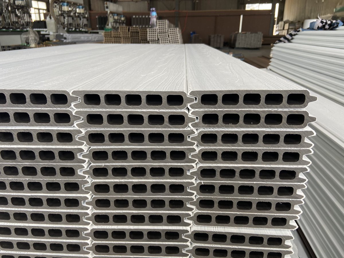 JackWPCdecking's tweet photo. Jufeng WPC #wpcdecking  A best wood since 2002. https://t.co/zzsTfZ0Gxb
