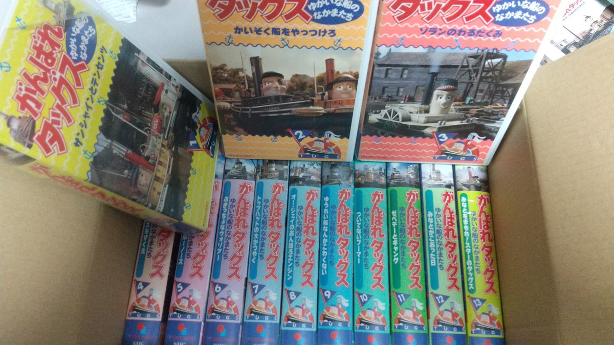 先日部屋を掃除していたらクローゼットの上にあったダンボールが