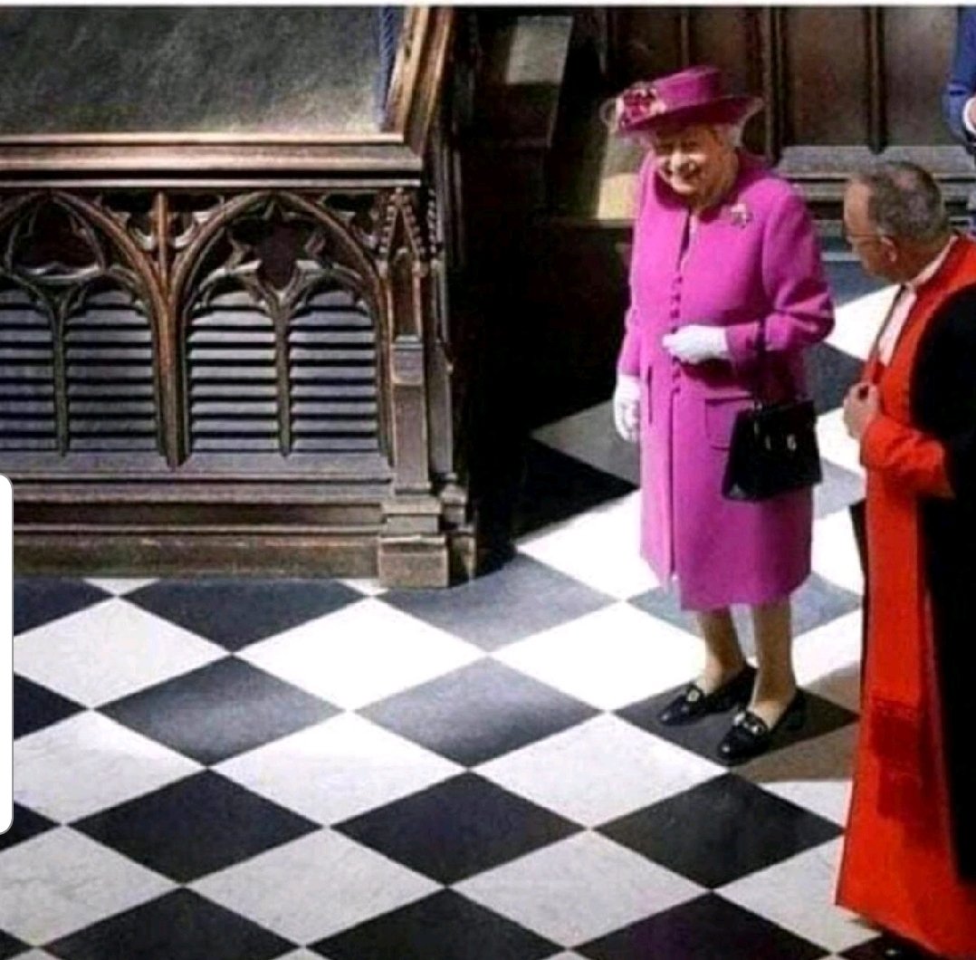 HANG ON!!
That's the Raid The Palace chessboard! 🤬

Get rid, <a href="/IanProwse/">Ian Prowse</a>! 

"I could tell her majesty that she's a MESS."