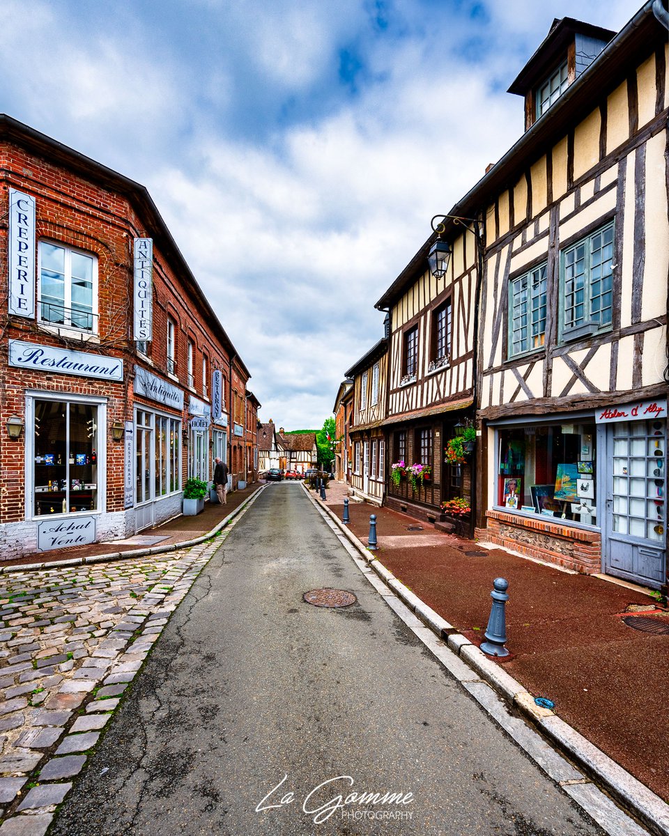 La_Gomme's tweet photo. ⛈️ Lyons-la-Forêt - Un des plus beaux villages de France
#lyonslaforet #euretourisme #normandie #normandietourisme #lyonsandelletourisme #pommezvousdansleure #jesuisailleursenNormandie #normandy #nikon #nikonz6II https://t.co/Mhr71H68tY