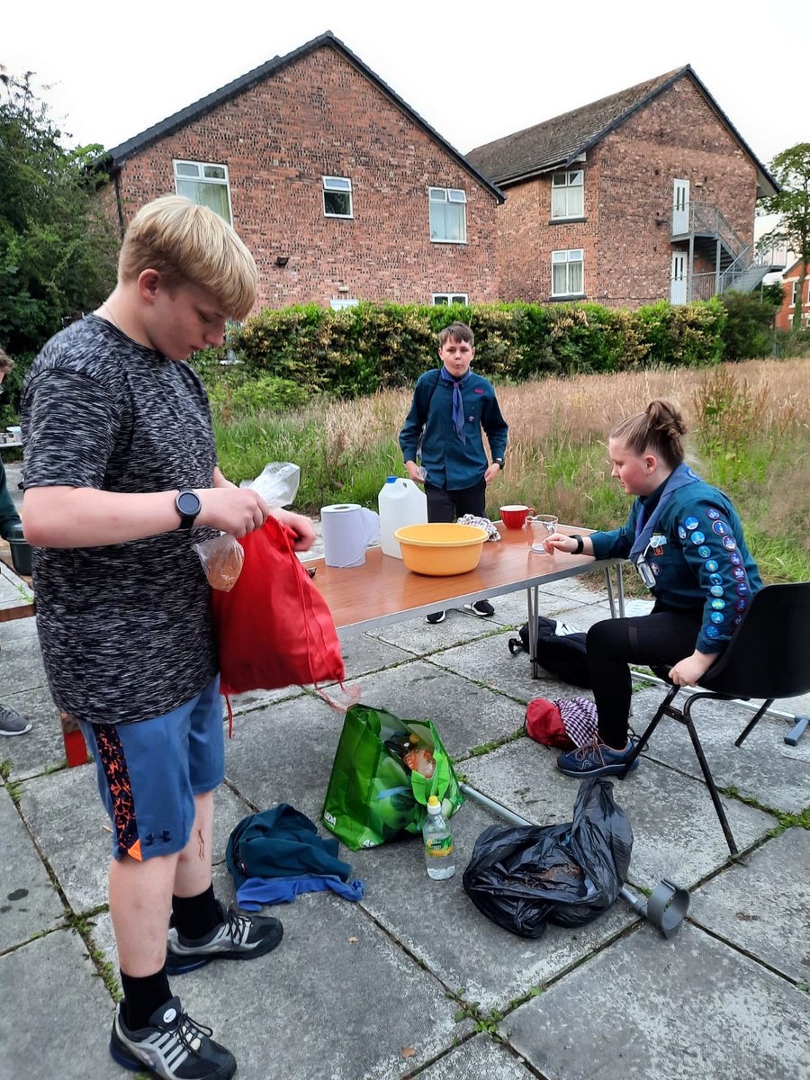 10thWidnes's tweet photo. Our scouts worked well in their patrols create a 3 course meal on gas stoves. #skillsforlife https://t.co/eH1xf9gRIl