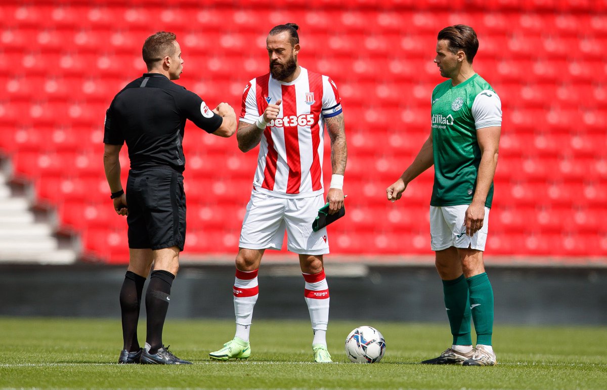 HibernianFC's tweet photo. Good to see you yesterday, Fletch! 💚 https://t.co/JsGrAoCaZu