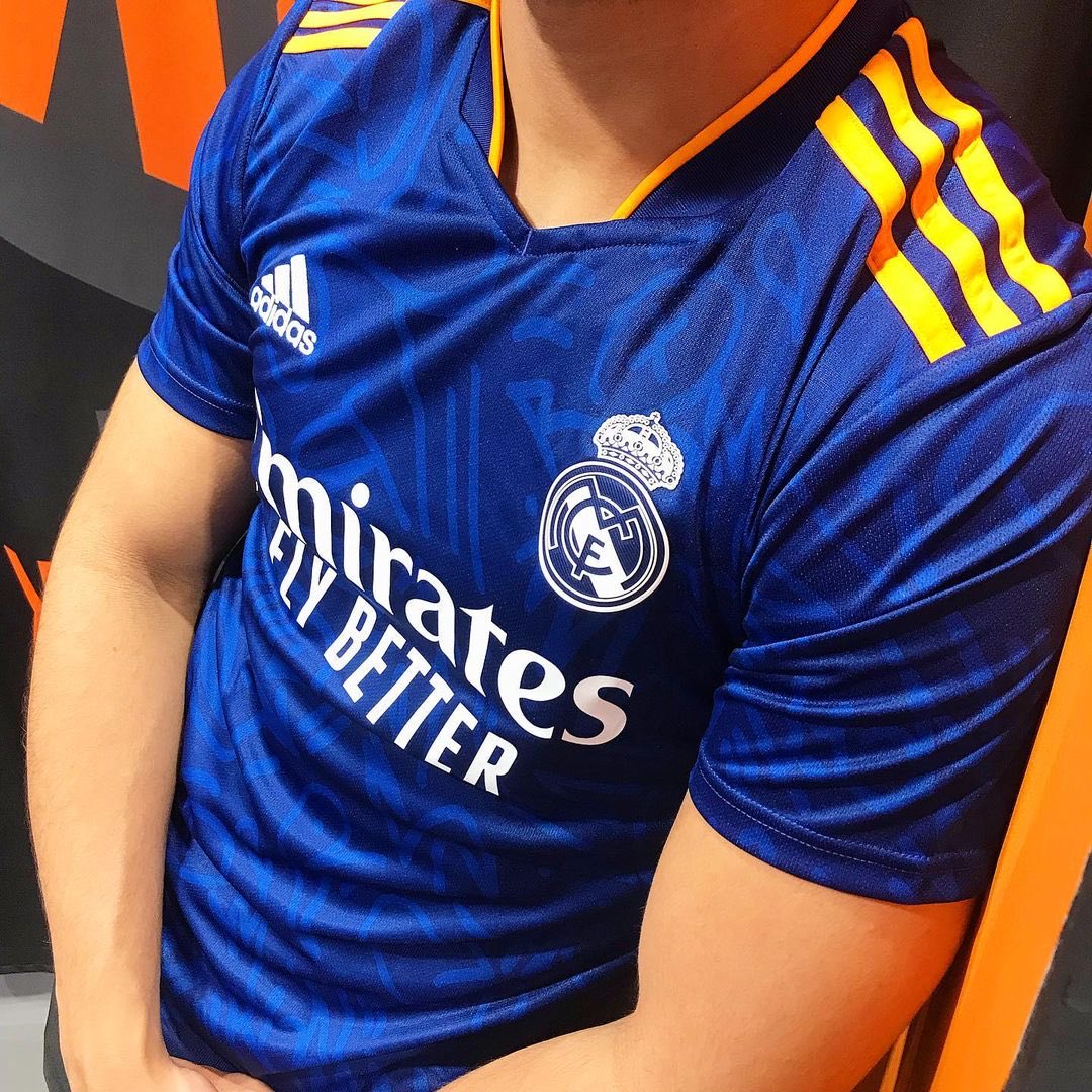 Segunda Camiseta de Real Madrid 2021-22