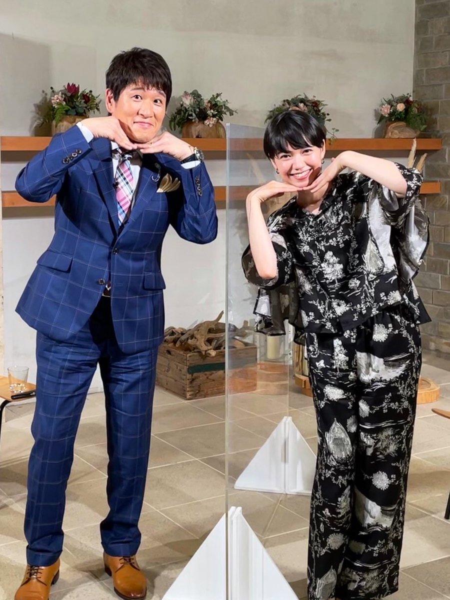 二階堂ふみの私服 ドラマ プロミスシンデレラ の番宣で 日曜日の初耳学 に出演しました 白のお花や木々がプリントされたブラックのシャツとパンツのセットアップです 芸能人の私服 衣装まとめ Woomy 二階堂ふみの私服 ドラマ プロミスシンデレラ の番宣で 日曜日の初耳学 に出演しました 白のお花や木々がプリントされたブラックのシャツとパンツのセットアップです 芸能人の私服 衣装まとめ Woomy