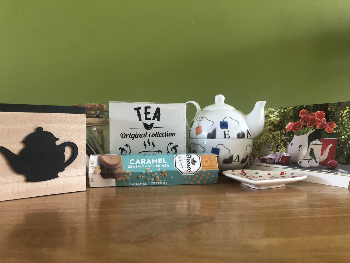 Afgelopen week kreeg ik overigens ook een heel lief en lekker #theeswap pakketje van @Tineke561 …. Ook al zo leuk! #hetleveniseenkadootje
