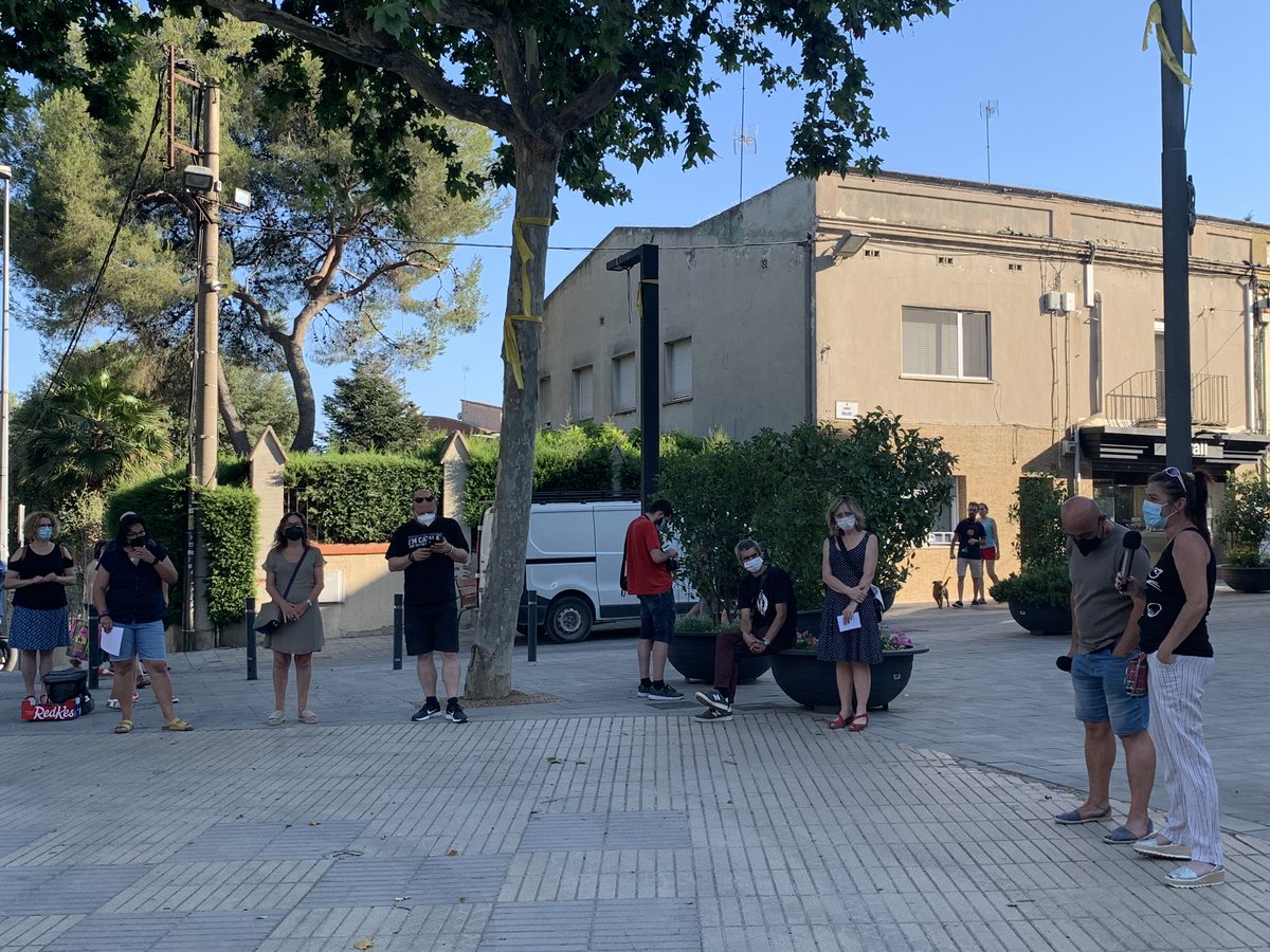 MOLTES GRÀCIES a tots i a totes els que, ahir a la tarda, vàreu participar en la concentració de les persones represaliades pel procés de l’1 d’octubre de 2017, que va tenir lloc a la plaça de la Vila #Parets <a href="/ABS_AlvaroDavid/">ÀLVARO I DAVID ABSOLUCIÓ</a>
