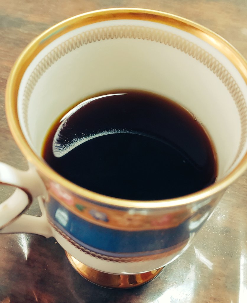 のんびり珈琲時間

「たまこのコーヒー」のたまこブレンドいただきました
部屋中にあたたかく芳ばしい香りが広がります
少しの苦味とコクから始まり後味が甘くとても飲みやすい✨
日常で楽しんでいただきたい珈琲でした☕
通販はこちらから是非↓

#たまこのコーヒー
#PR

https://t.co/3VmT97BpMM 