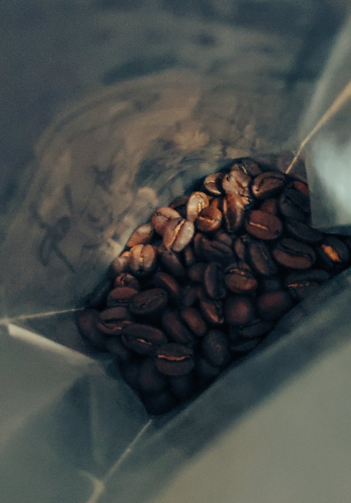 のんびり珈琲時間
「たまこのコーヒー」のたまこブレンドいただきました
部屋中にあたたかく芳ばしい香りが広がります
少しの苦味とコクから始まり後味が甘くとても飲みやすい✨
日常で楽しんでいただきたい珈琲でした☕
通販はこちらから是非↓
#たまこのコーヒー
#PR
https://t.co/3VmT97BpMM