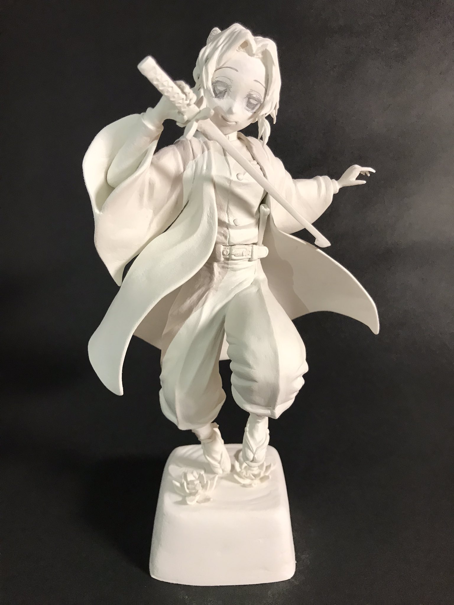 ねんどんちゅ やっと完成しました 鬼滅の刃 蟲柱 胡蝶しのぶさんです いやぁ最後台座で諦めかけたんですがなんとか完成させることが出来ました Youtubeにも動画上げたのでよかったら見て下さい T Co Alfthnyxgl 鬼滅の刃 胡蝶しのぶ 石粉