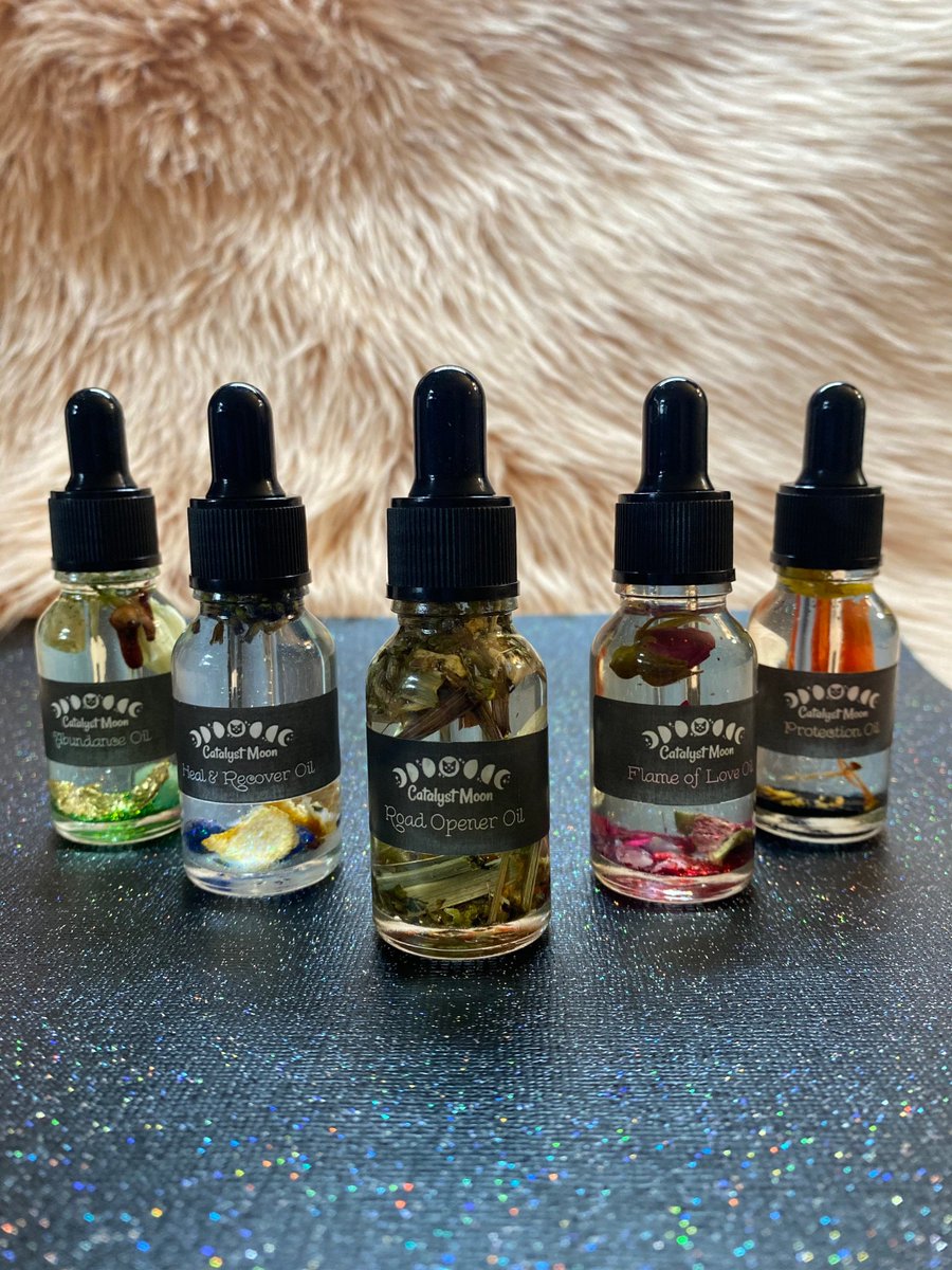 kat_medel's tweet photo. Thanks for the kind words! ★★★★★ "These little oils are adorable, they smell amazing I get so many compliments. I also honestly truly believe in my healing oil helping my tummy 💖" Serving V. https://t.co/qKKCCuXka8 #etsy #intentionoil #spelloil #roadopener #fireoflove https://t.co/kyEloDKOa3