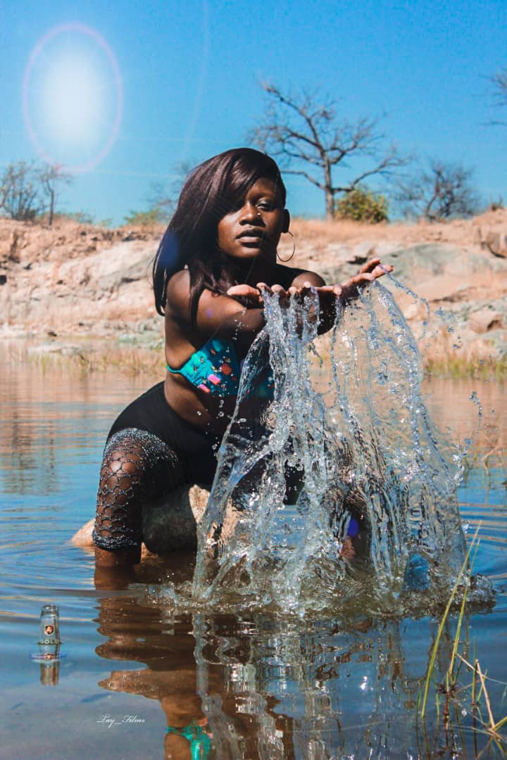 ZimSphere's tweet image. #RefreshingSounds
Be sure to check out one of Bulawayo's talented voices, Helen Nyati via her YouTube 
youtu.be/US8WjprQZZc