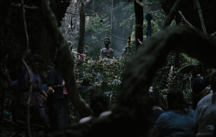 adypppp's tweet photo. Sebuah kawasan perkampungan daif di Thailand, mempercayai saka keturunan bomoh yang membawa tuah akan diwarisi turun temurun dalam ahli keluarga. 

*Filem ini, Gabungan dari producer south korea "The wailing" dan director thailand "shutter" 

Title : The medium (rang zong 
TH-KR https://t.co/xNvPuIuCbH