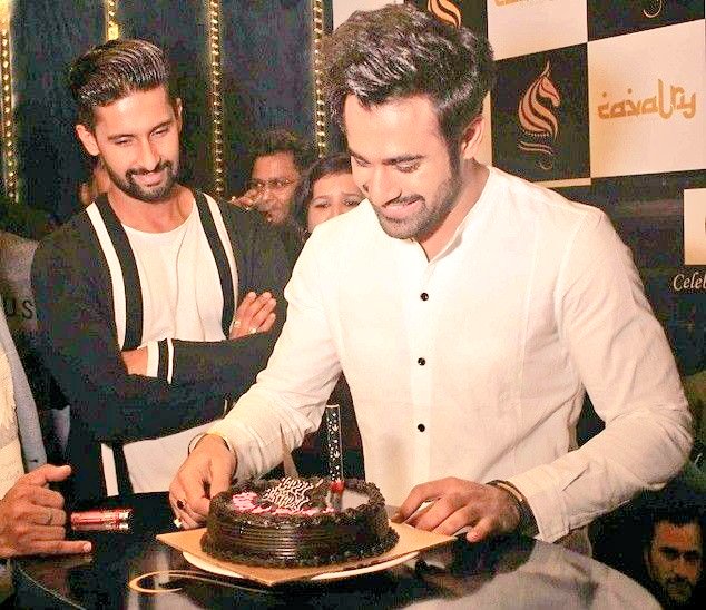 PearlvpuriSneha's tweet photo. Wishing you a day filled with Joy and happiness 
And yet another adventurous year awaits for you 

HAPPY BIRTHDAY PEARL 

#PearlVPuri https://t.co/Llvtz9eMvs