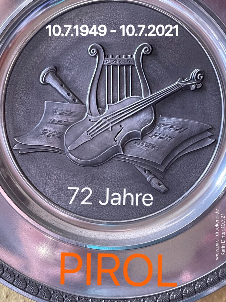 Kaddi777's tweet photo. #heinzdinter #pirol #jubiläum #druckerei #buchbinderei #musiknoten #fadenheftung #sheetmusic #anniversary #threadstitching #karin_dinter #pirolprintinghouse #printing #bookbinding #minden #germany #deutschland #music #pianist #violinist #books #advertising #artist #uae #dubai https://t.co/SAJWWmVf4E