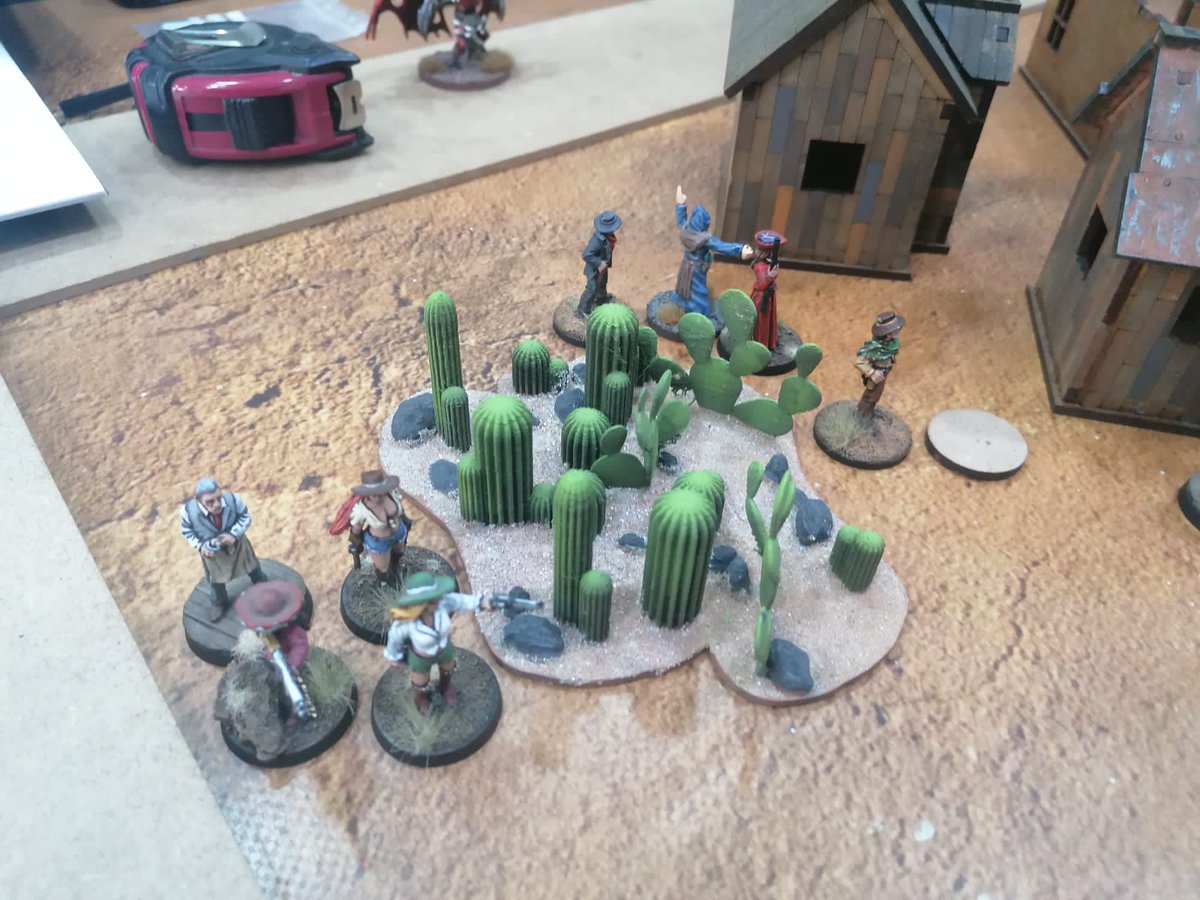 Quedada final de la campaña del Dracula's America.
Partida a cuatro muy divertida.
@HTPublishers <a href="/OspreyGames/">Osprey Games 🎲</a> #campaña #oldwest #wildwest #weirdwest #DRACULA #wargames #wargame #Wargaming #Warmongers