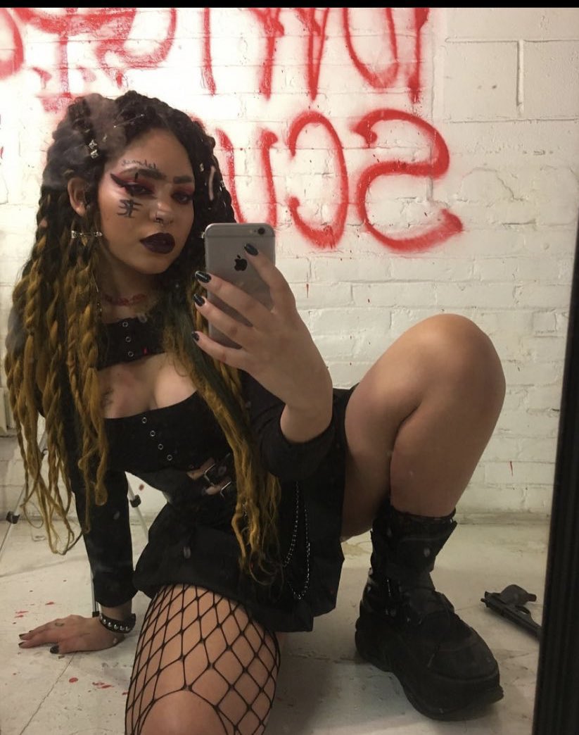 JoshyMcSwag's tweet photo. LSD Lara Croft 👢🐍🖤 
Muse: @yadirtydaughter https://t.co/wGUgZumowl