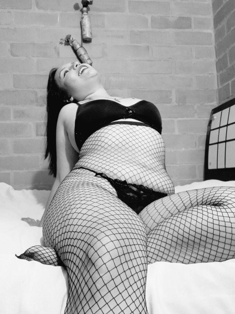 Feliz feliz 🍑🍒🔥😘https://t.co/BUe3LzaKOI https://t.co/pefqxOYQ3H