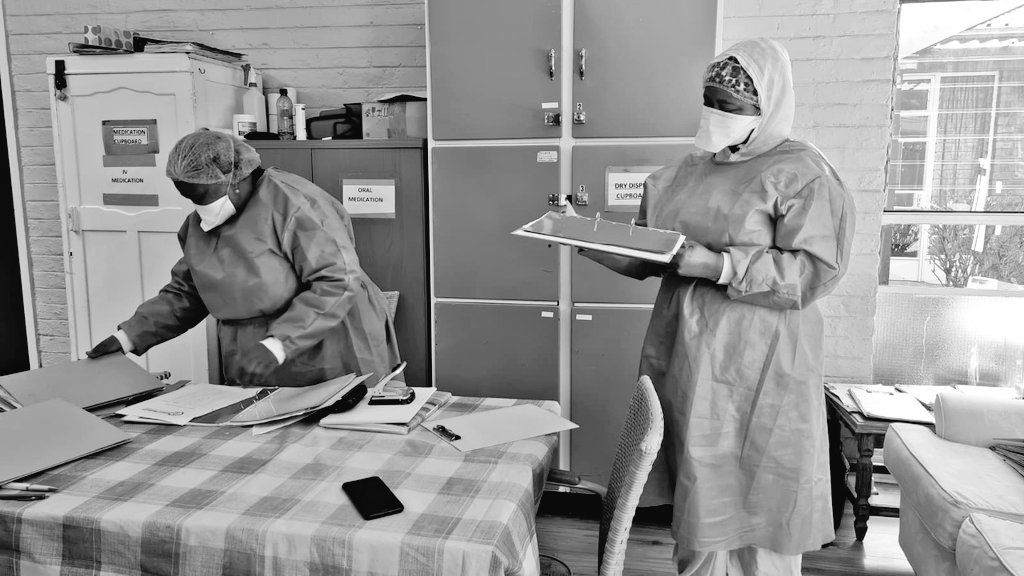 MuslimAssocSA's tweet photo. Nurses get ready for their morning rounds at #MASAMedpark

Their meticulous manner coupled with their passion has served our patients well. They are invaluable assets at the facility where care, passion &amp; humanity are at the centre of all we do❤

#MuslimAssociationOfSouthAfrica https://t.co/O43BaiaYSH
