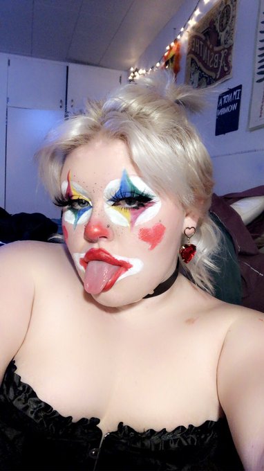 Watch Lusty Lute's leaked NSFW photo on TwXstars