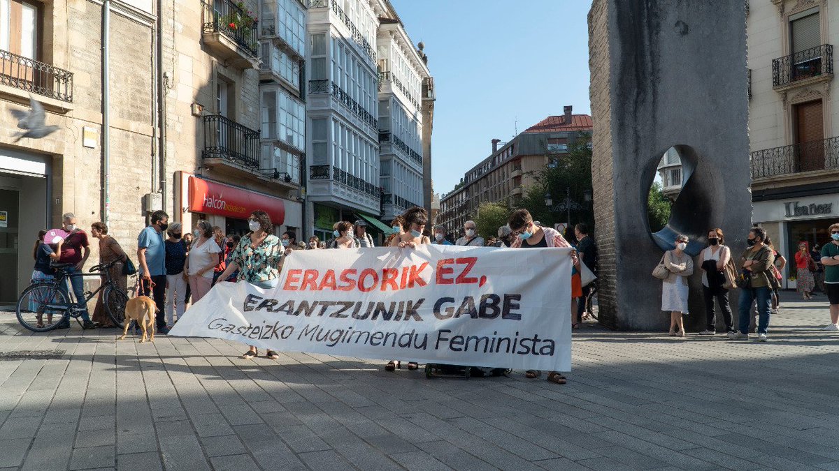 halabedi's tweet photo. 📸ARGAZKI GALERIA | Mobilizazioa egin da Gasteizen azken hilketa matxista salatu eta erasoen aurrean autodefentsa feminista aldarrikatzeko
https://t.co/TbmfdpZy1E https://t.co/EvurC5oeJc