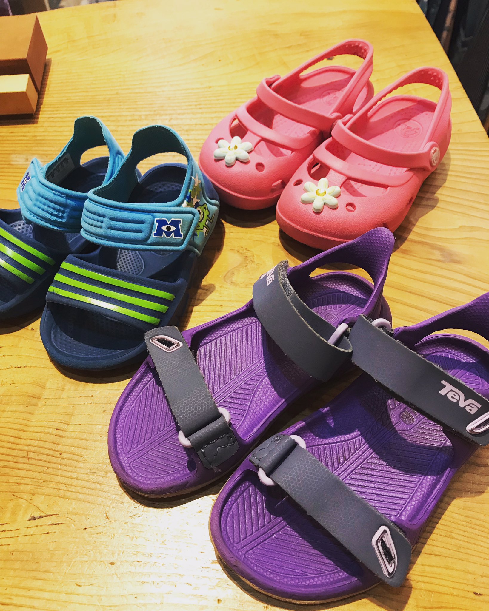 Kids Used Clothing Enji Open 暑いですね エアコン全開でお待ちしておりまーす Tevaサンダル Adidas モンスターズインク Crocskids 練馬 桜台 江古田 氷川台 子供服古着屋 キッズ古着屋 キッズコーデ 親子コーデ プチプラ 練馬
