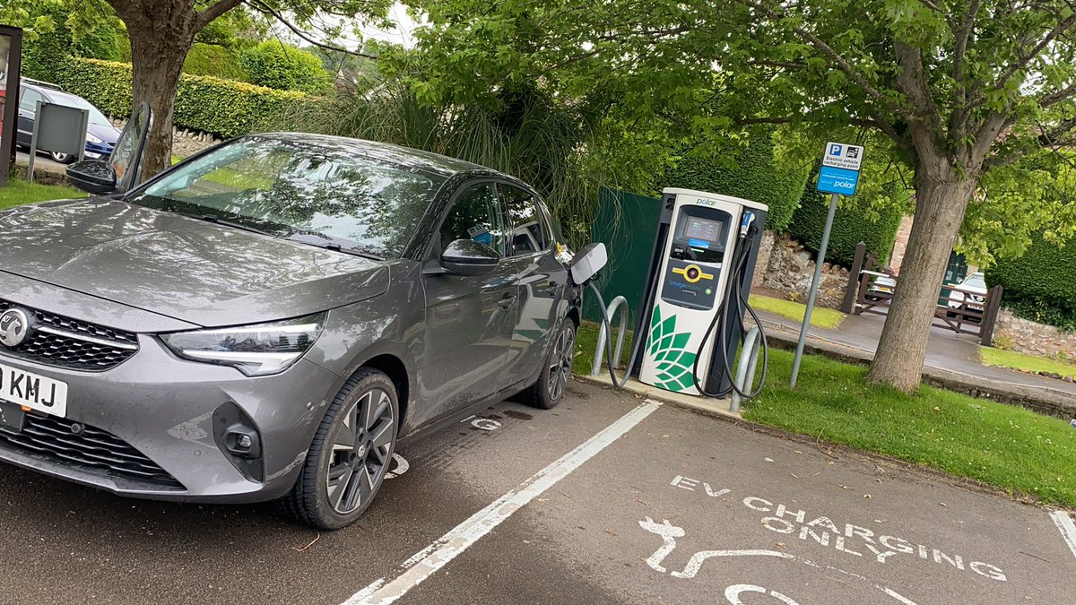 eparkblog's tweet image. After wildly underestimating the traffic yesterday and popping home to get a good nights sleep, we’re back on the roads again today! Destination - Peak District #thebigelectricdrive #epark #roadTrip #ElectricVehicle
