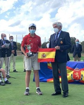 Hoy felicitamos a nuestro cliente Gonzalo Rodríguez por su impresionante triunfo en el Campeonato de España Infantil ¡ENHORABUENA! 👏 @gonzalo_rodriguez78 👏fedgolfclm.com/Publico/verNot…