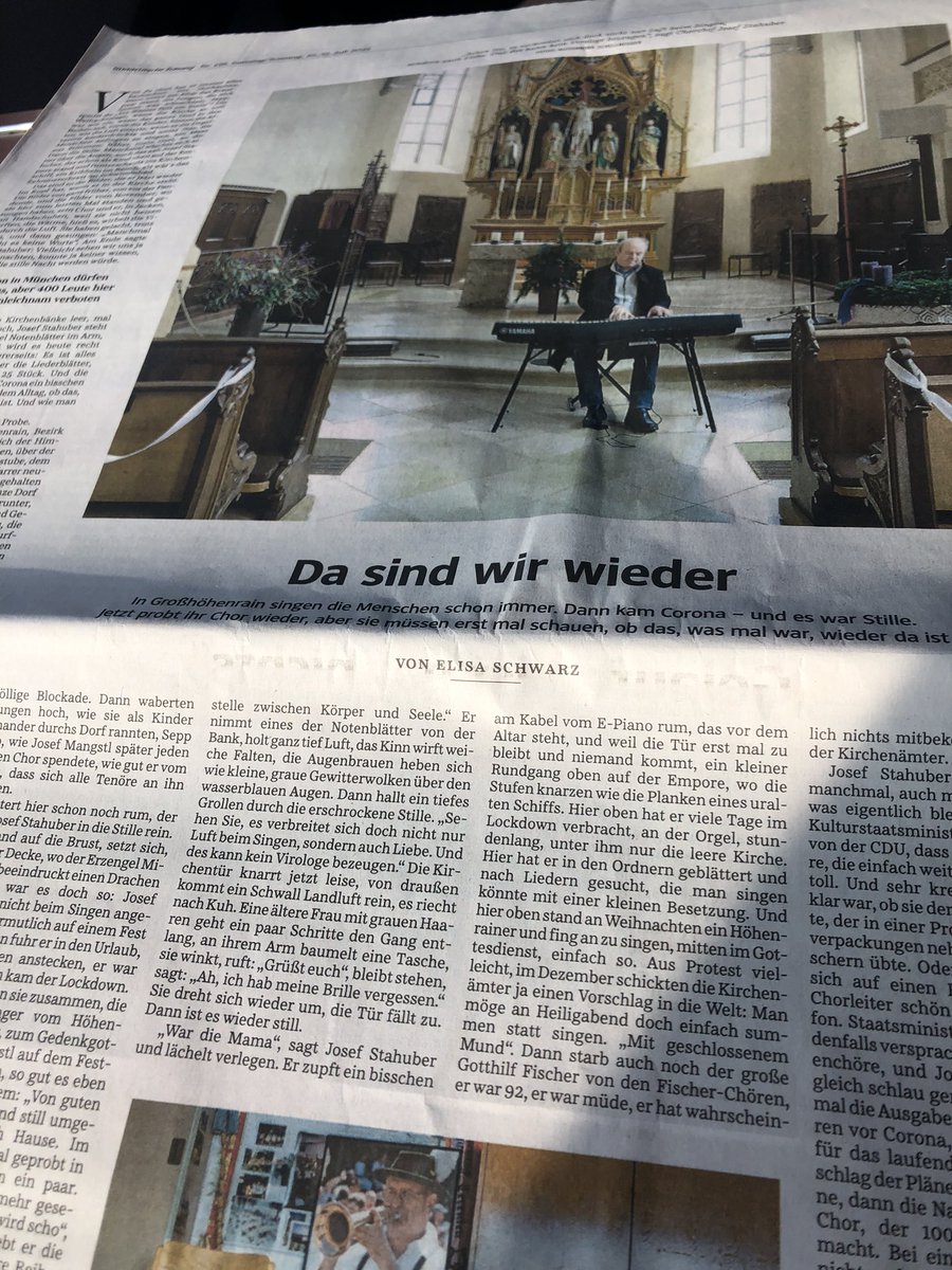 Heut früh am Bahnhof die <a href="/SZ/">Süddeutsche Zeitung</a> gekauft, vier Euro, schon Geld.

Aber <a href="/Eliischwa/">Elisa Schwarz</a> hat eine Seite drei über den #Kirchenchor im oberbayerischen Großhöhenrain geschrieben, eine Laudatio auf alle Kirchenchöre in #Corona-Zeiten. Zum Heulen schön. Und hoffentlich ist es kein Nachruf.