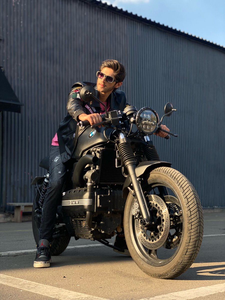 rohan4747's tweet photo. Anyone can take you for a ride but I can take you to the paradise 🏍 https://t.co/IfkORQlYCD