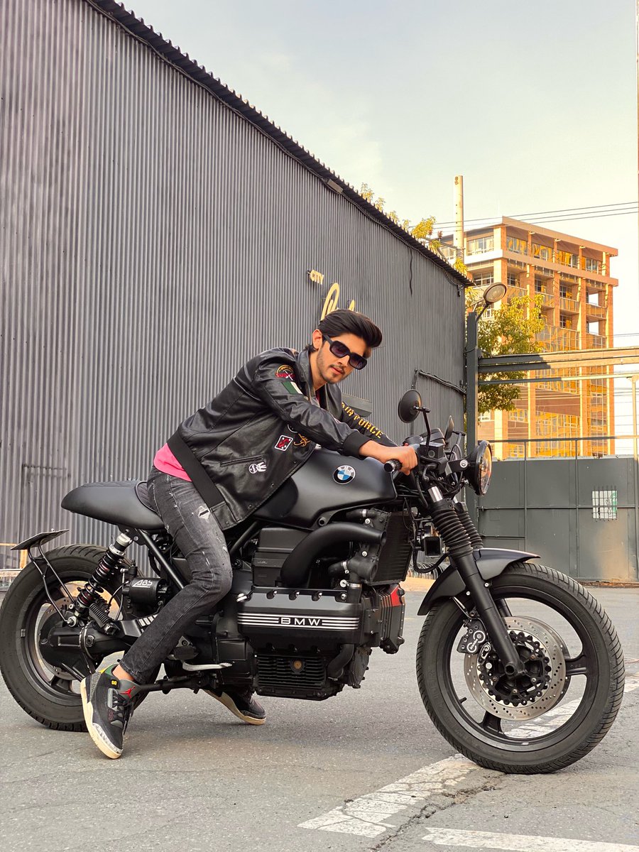 rohan4747's tweet photo. Anyone can take you for a ride but I can take you to the paradise 🏍 https://t.co/IfkORQlYCD